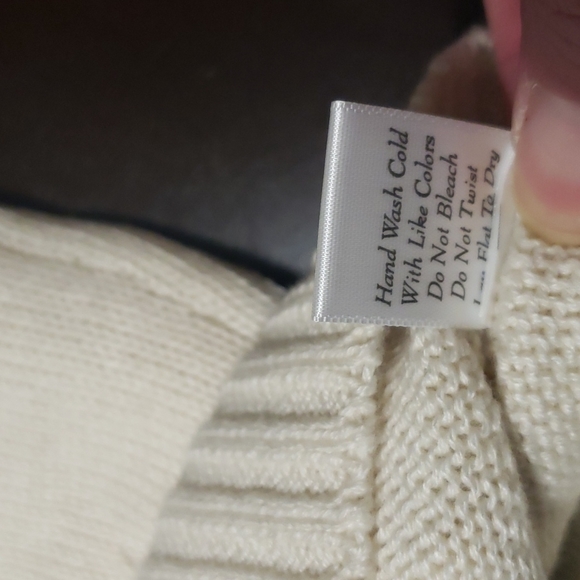 🤍🖤New boutique 🖤 heart sweater - Picture 10 of 10